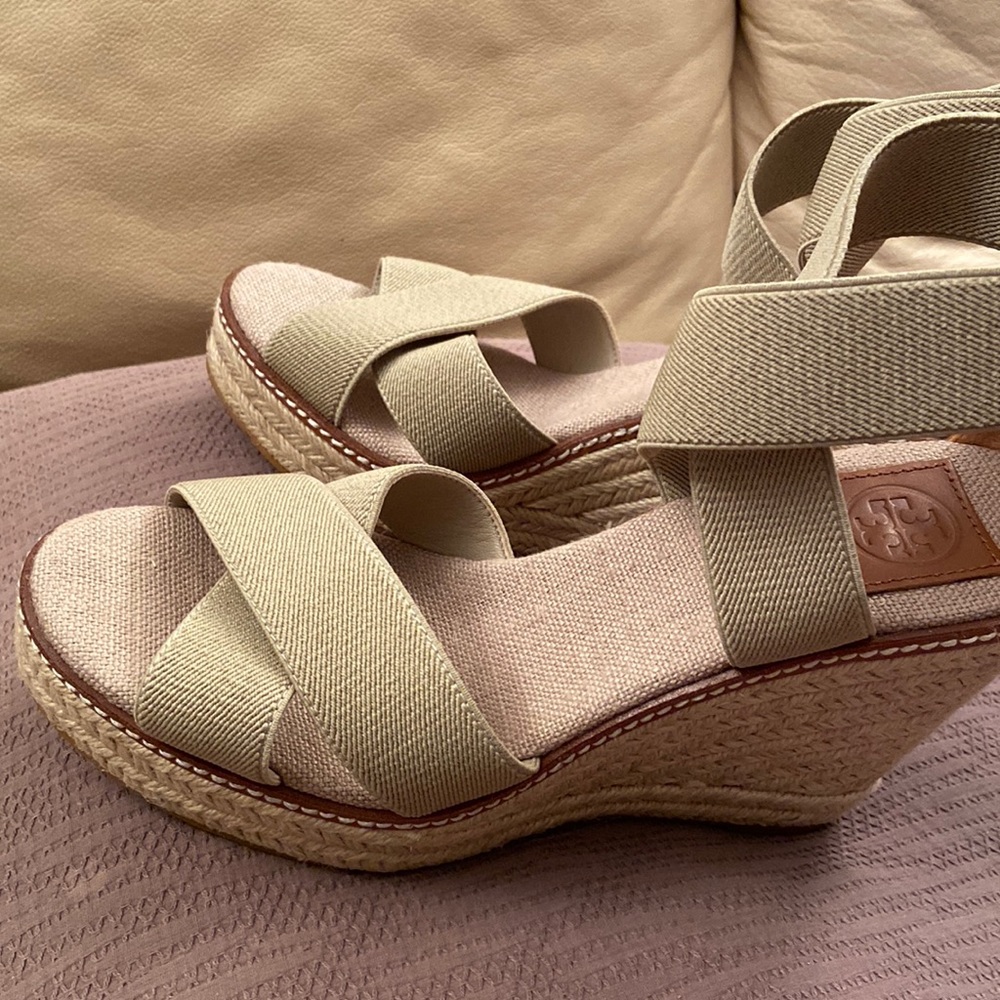 Tory Burch size 8.5. New. Stunning